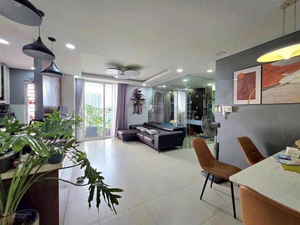 Cho thuê nội thất đầy đủ giá 20 triệu orchard garden  novaland 3 phòng 2wc căn góc