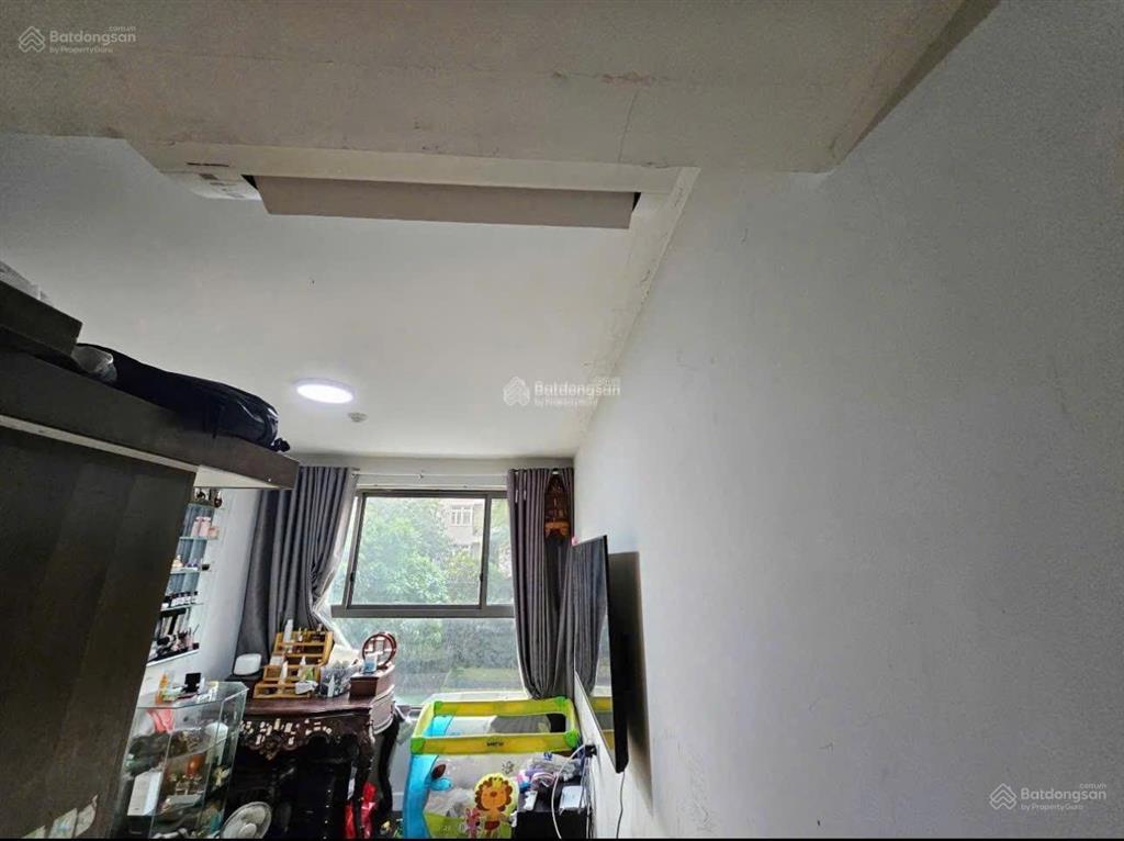 Giá bán gấp 5tỷ không có căn thứ hai căn góc tháp c 74m2, 2pn 2wc có nội thất view hồ bơi tầng thấp