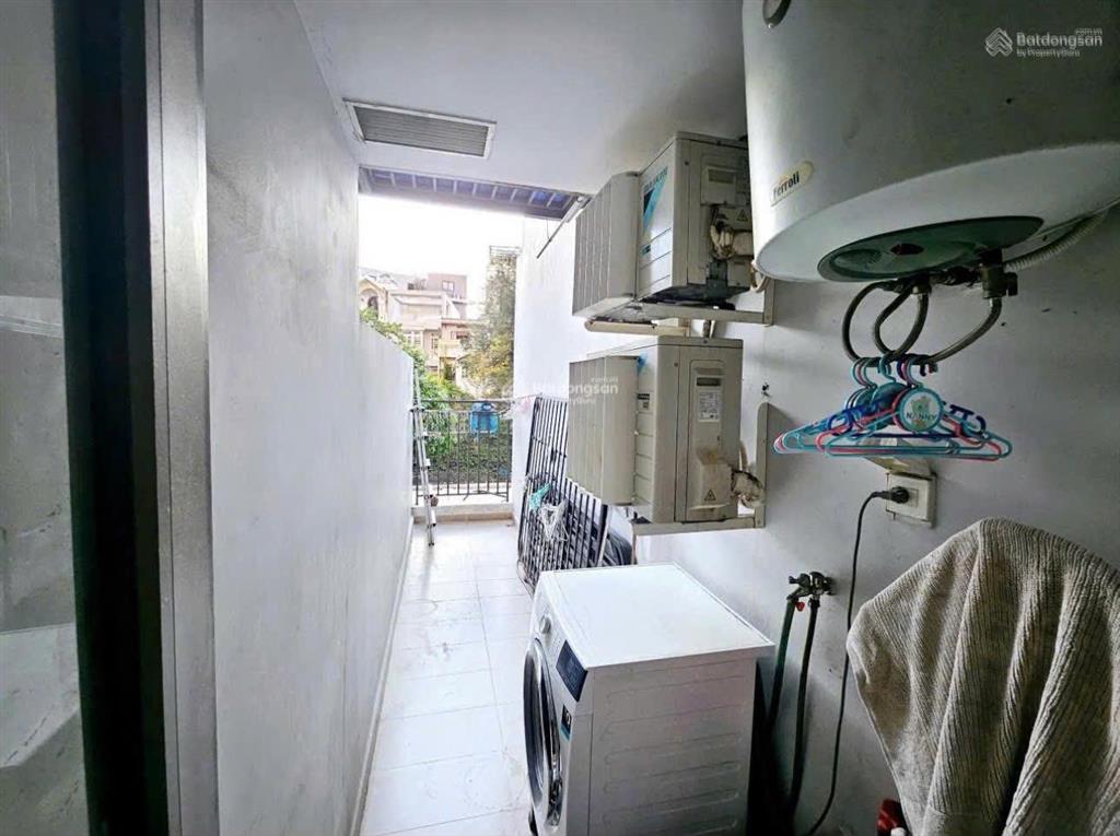 Giá bán gấp 5tỷ không có căn thứ hai căn góc tháp c 74m2, 2pn 2wc có nội thất view hồ bơi tầng thấp