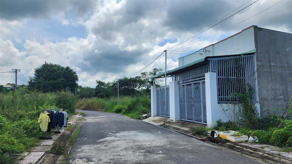 Chủ ngộp bán gấp 105m2, đất sổ riêng thổ cư, ngay kcn bàu xéo và vành đai 4