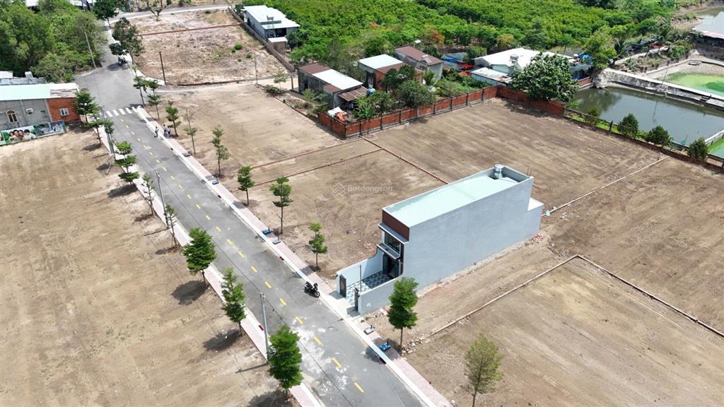Quá rẻ cho 1 lô đất thổ cư, đường nhựa 6m, đối diện tổng kho miền đông và đại đô thị 351ha