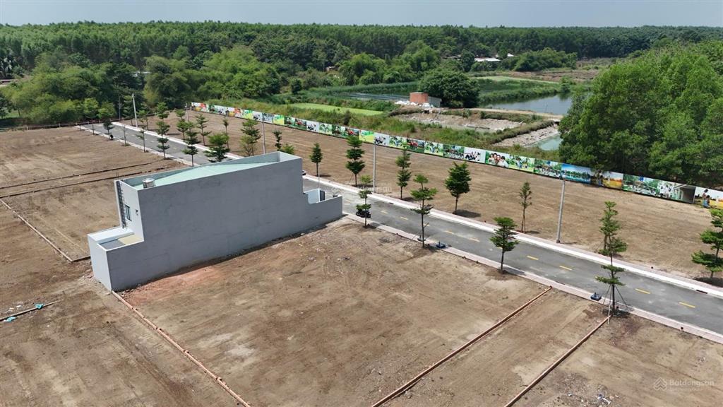 Quá rẻ cho 1 lô đất thổ cư, đường nhựa 6m, đối diện tổng kho miền đông và đại đô thị 351ha