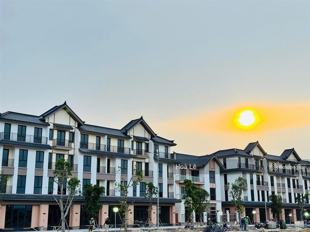 Giá đang tốt và rẻ nhất thị trường  căn góc biệt thư 4 tầng, trục đường ngọc trai, cạnh hồ bơi