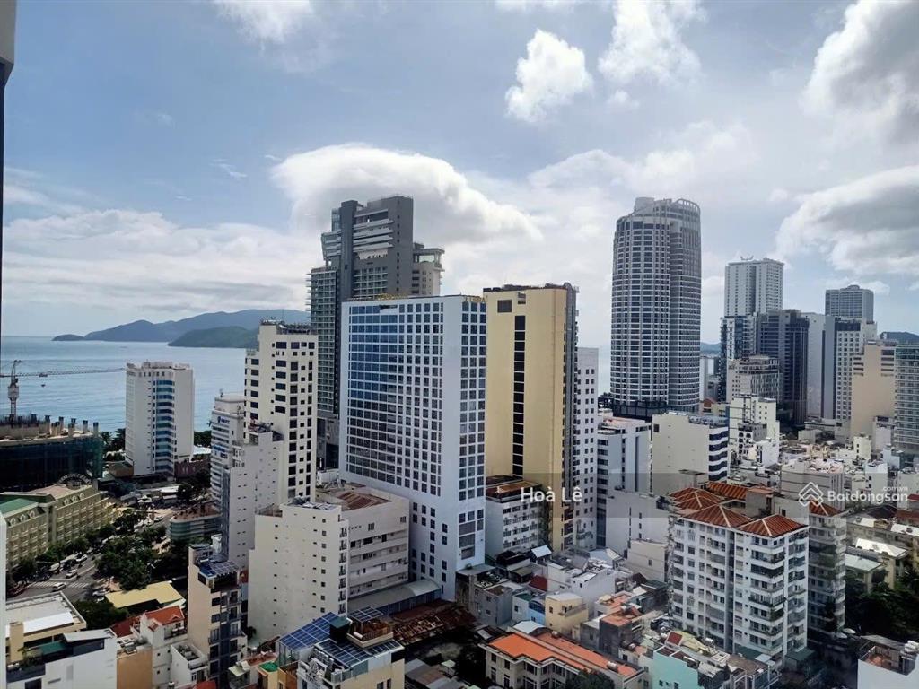 Bán căn 2pn tầng cao view đẹp đầy đủ nội thất