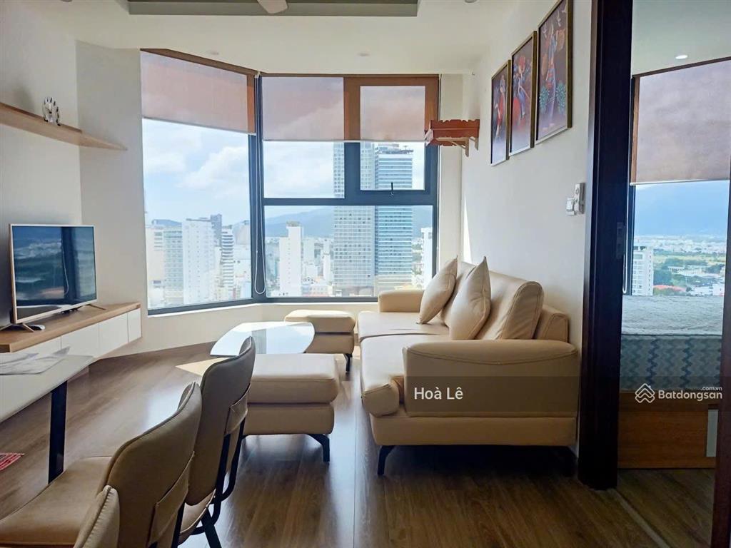 Bán căn 2pn tầng cao view đẹp đầy đủ nội thất