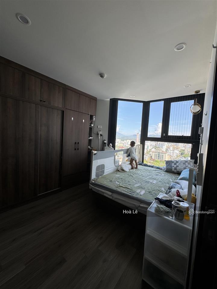 Bán căn 2pn view vòng xoay thoáng mát