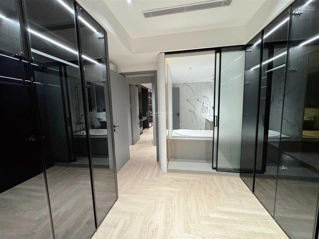 Chính chủ cần bán căn góc 3 ngủ toà a full nội thất cao cấp, tầng cao view thành phố