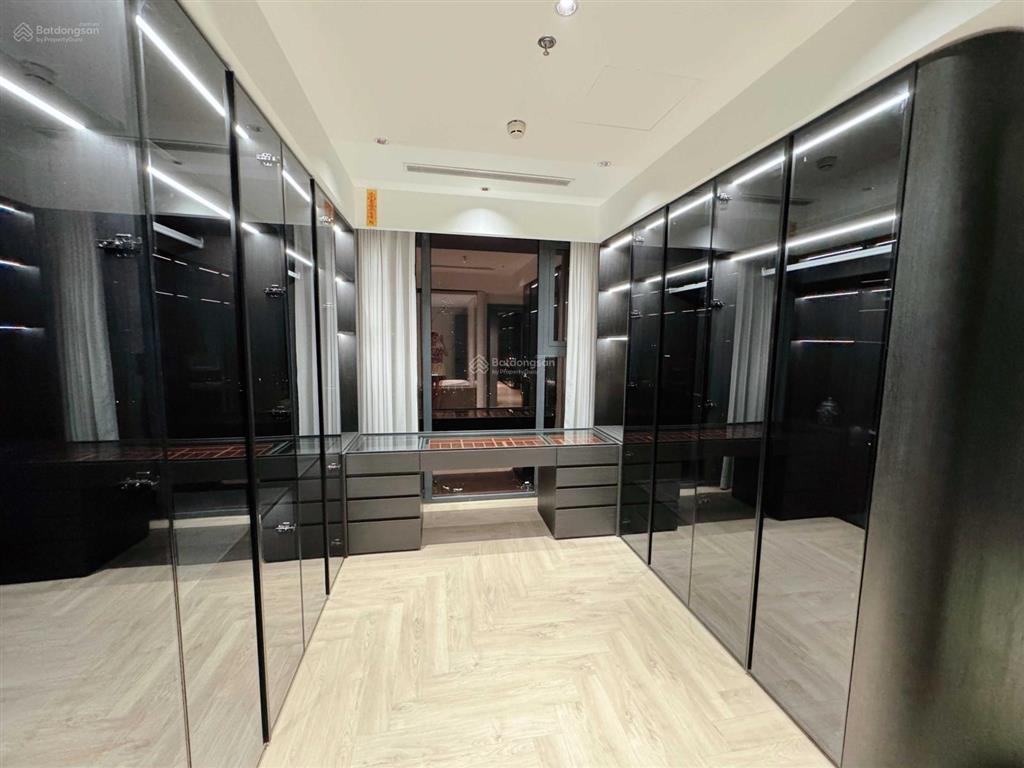 Chính chủ cần bán căn góc 3 ngủ toà a full nội thất cao cấp, tầng cao view thành phố