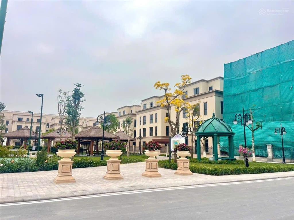 Viễn đông 75m2 hướng đông nam dãy 1 sát hồ  0929 725 ***