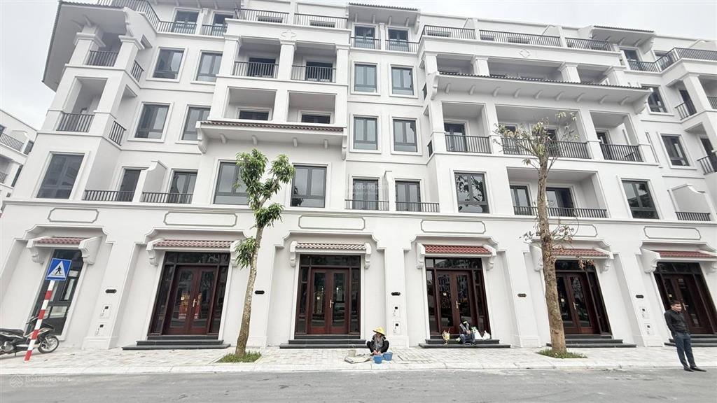 Viễn đông 75m2 hướng đông nam dãy 1 sát hồ  0929 725 ***