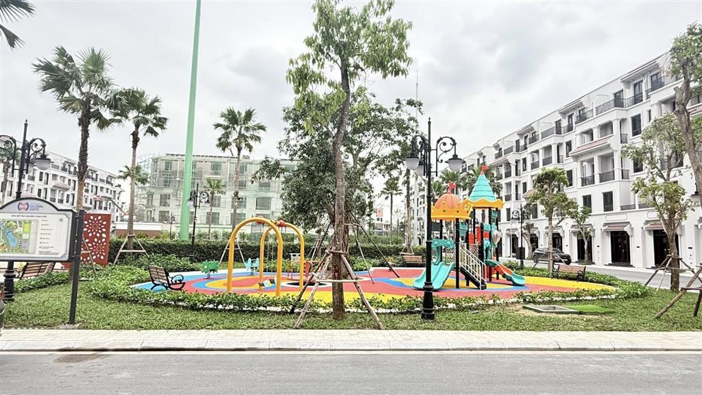Viễn đông 75m2 hướng đông nam dãy 1 sát hồ  0929 725 ***