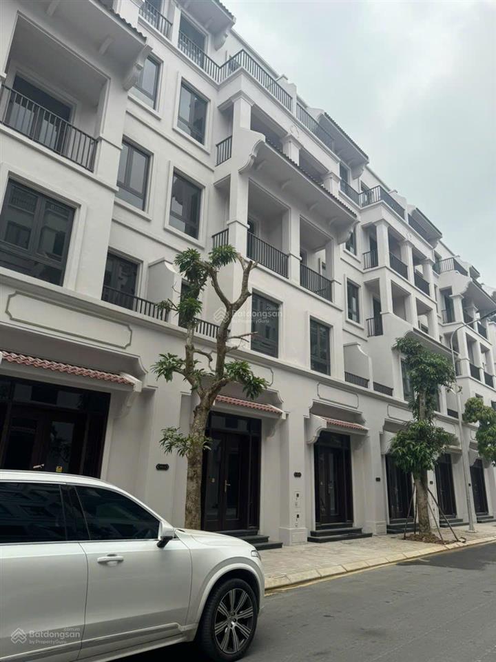 Viễn đông 75m2 hướng đông nam dãy 1 sát hồ  0929 725 ***