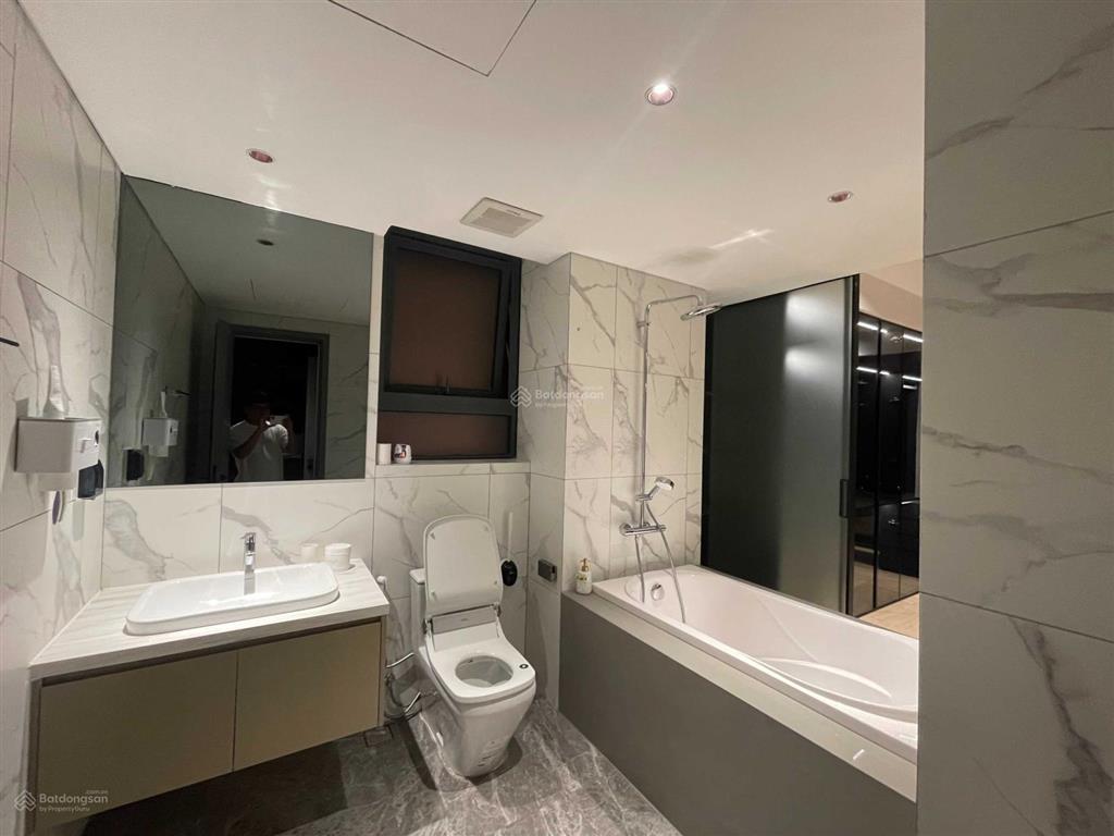 Chủ nhà cần bán gấp căn góc 3 ngủ toà a full nội thất liền tường, tầng cao view thành phố