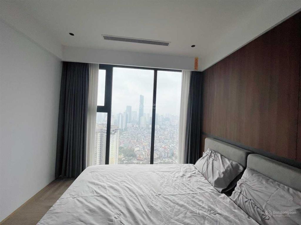 Chủ nhà cần bán gấp căn góc 3 ngủ toà a full nội thất liền tường, tầng cao view thành phố