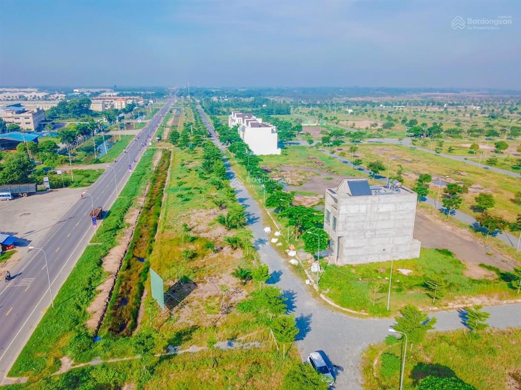 Chính chủ cần bán cả 2 lô đối diện biệt thự hồ