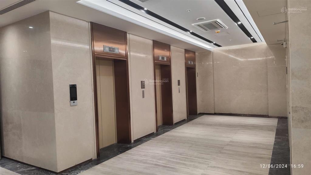 Chính chủ bán gấp giá thương lượng căn hộ 2 ngủ tầng 8 view nội khu full nội thất