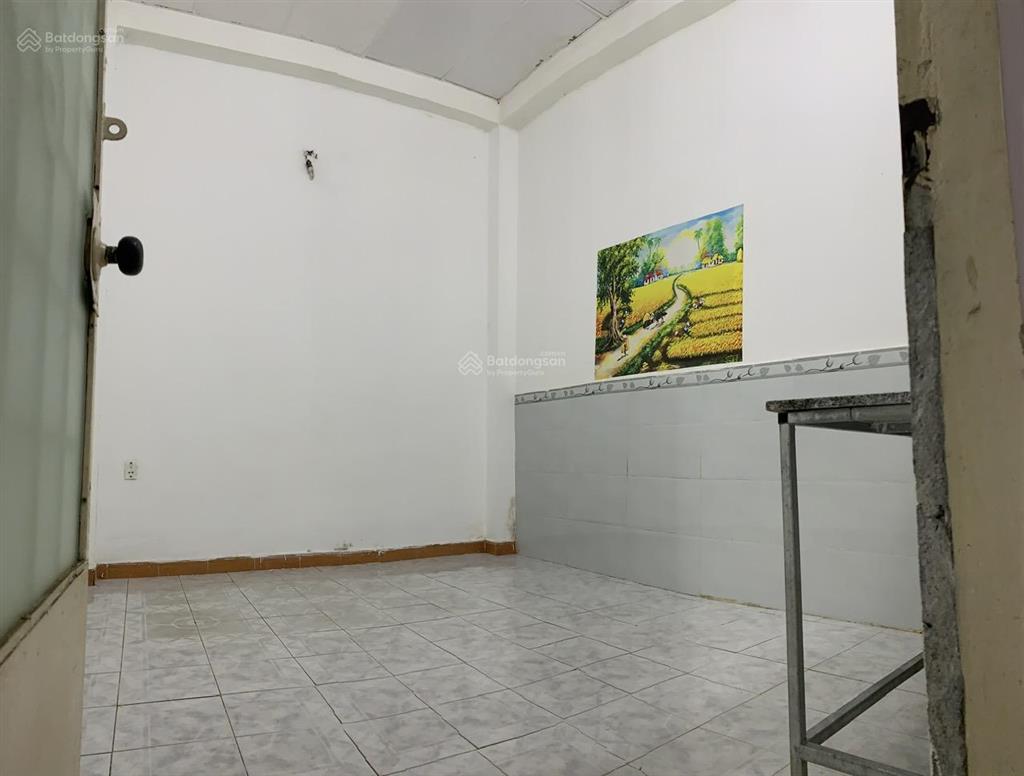 Cho thuê phòng tầng trệt gần chợ hoàng hoa thám tân bình dtsd 20m2 toilet riêng giá thuê 2.5 triệu