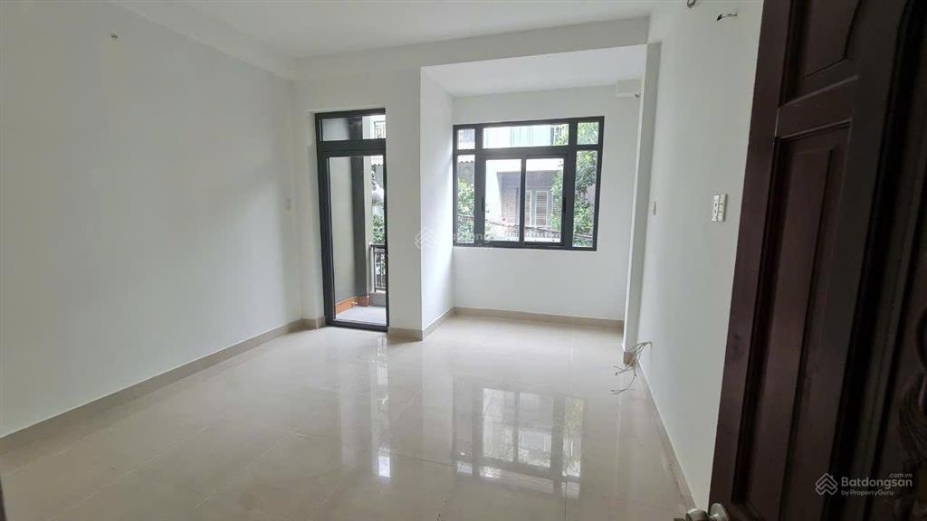 Cho thuê nhà nguyên căn mặt tiền hẻm xe hơi hoàng hoa thám gần ga t3 vào sân bay