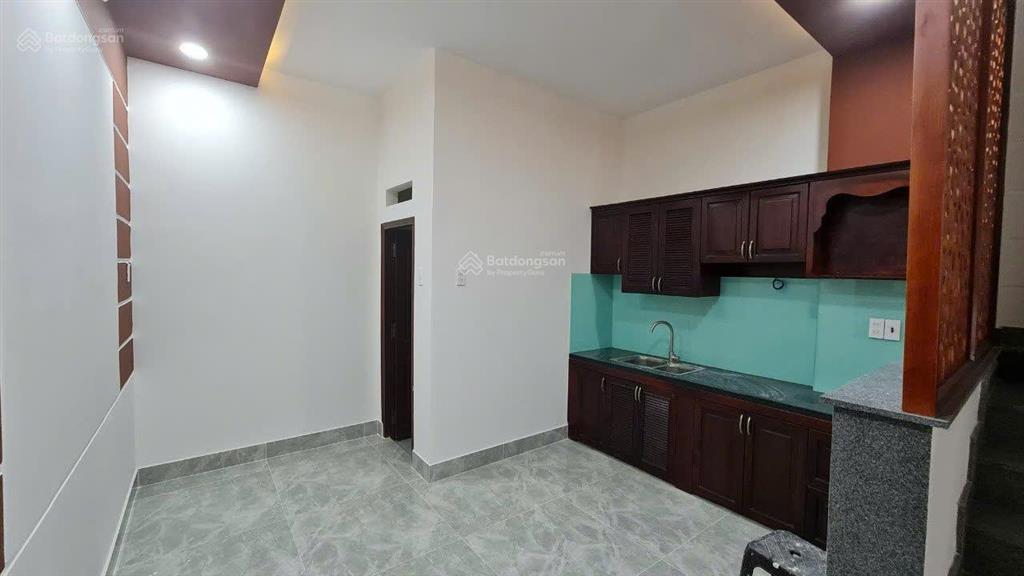 Cho thuê nhà nguyên căn mặt tiền hẻm xe hơi hoàng hoa thám gần ga t3 vào sân bay
