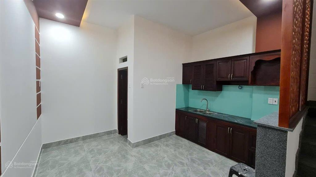 Cho thuê nhà nguyên căn đường hoàng hoa thám gần ga t3 vào sân bay, dtsd 160m2