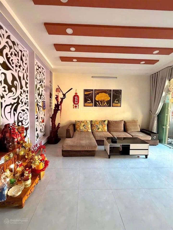 Cần bán gấp 1 căn nhà sát chợ hòa xuân