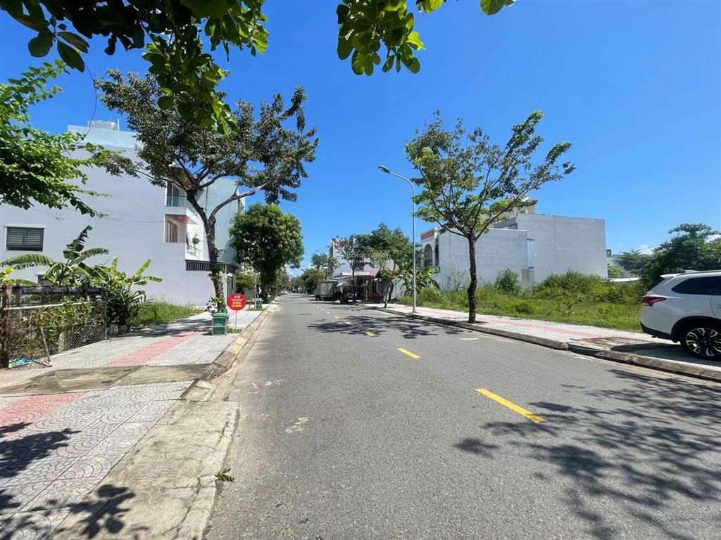 Cần bán gấp 1 lô đất vị trí kinh doanh đẹp
