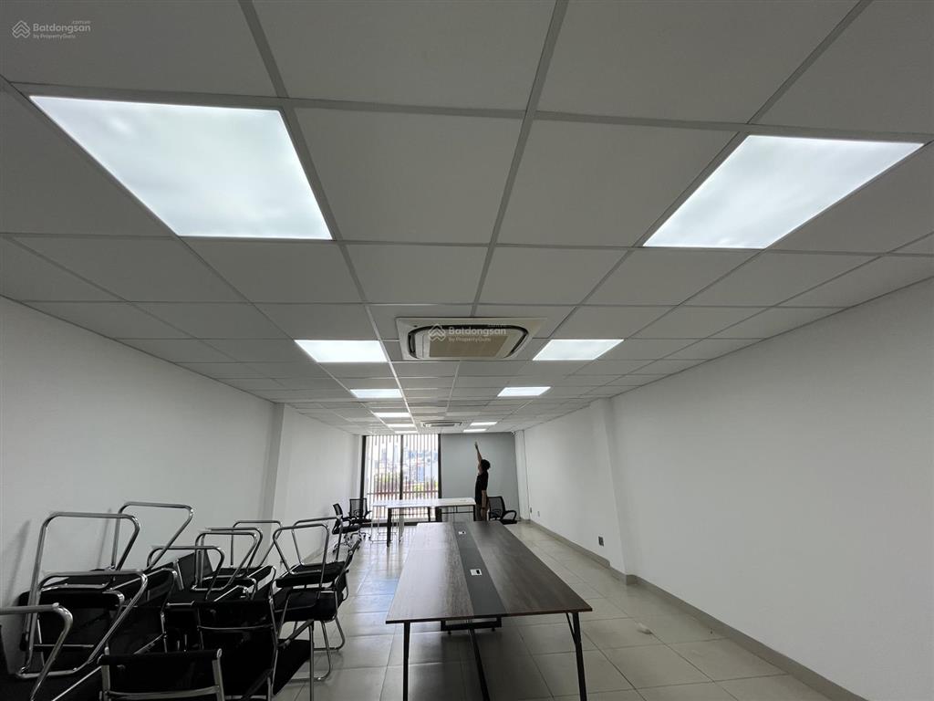 Cho thuê tòa nhà vp an phú 5x20m, 1 hầm trệt 4 lầu trống suốt giá 75tr  0931 254 ***