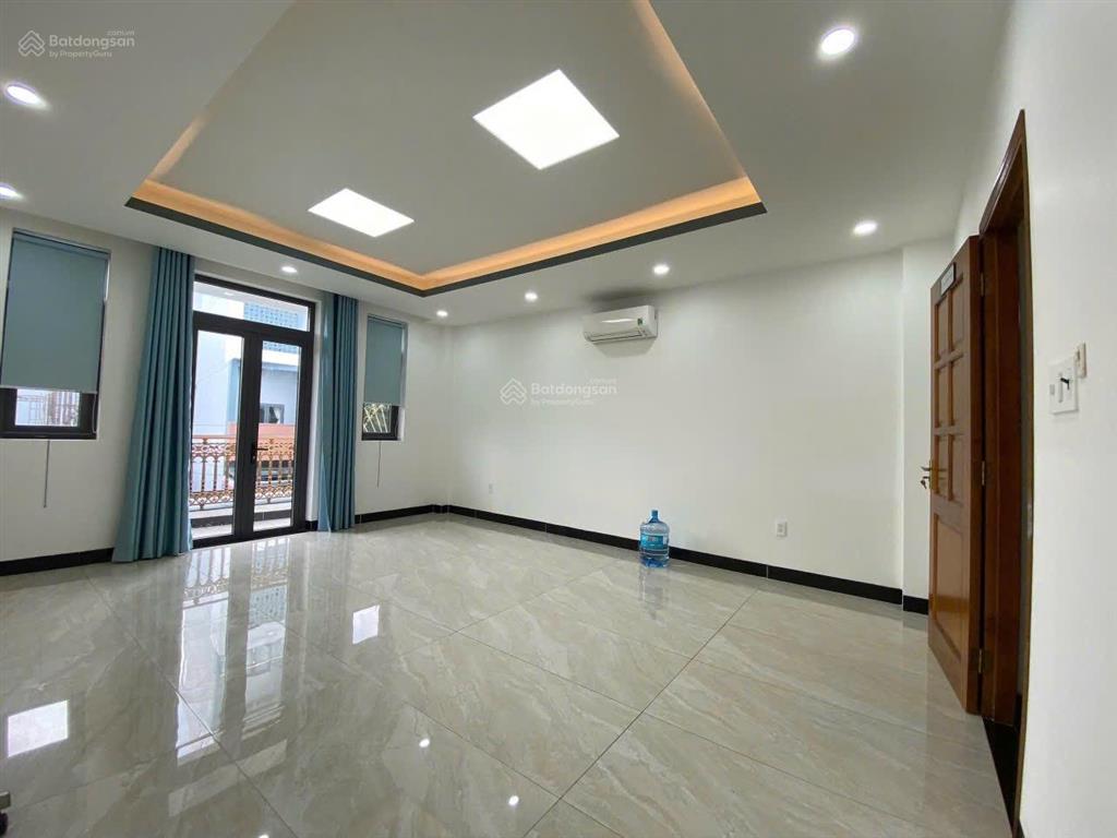 Cho thuê tòa nhà 5x20m, hầm 3 lầu, nội thất hiện đại giá 50tr/tháng  0931 254 ***