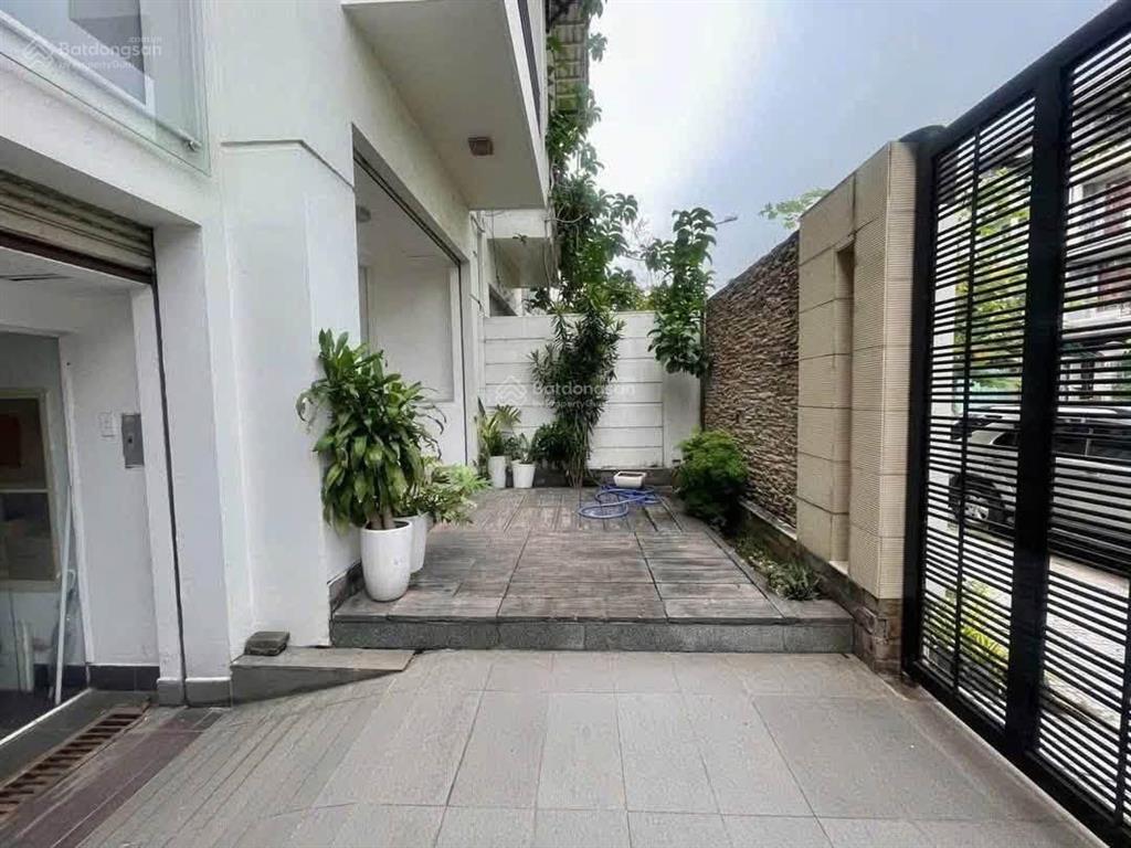 Cho thuê nhà 8x20m, 1 hầm 2 lầu ngay song hành, giá 60tr.  0931 254 ***