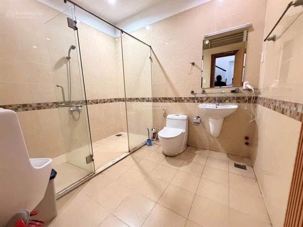 Cho thuê nhà 8x20m, 1 hầm 2 lầu ngay song hành, giá 60tr.  0931 254 ***