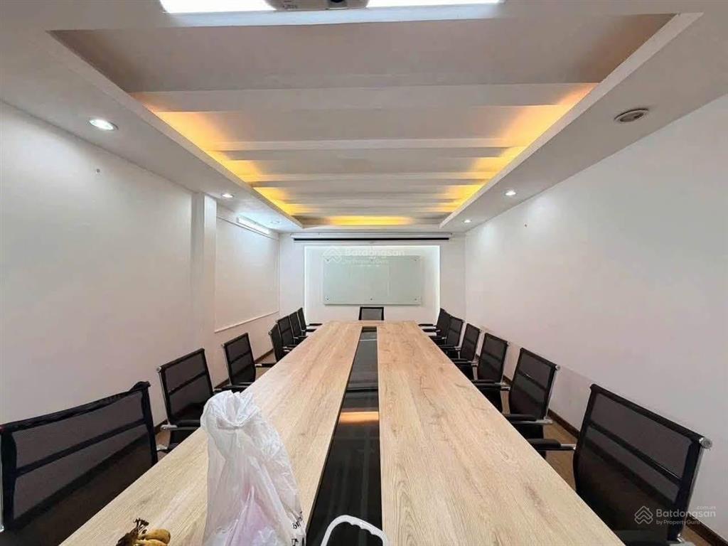 Cho thuê nhà 8x20m, 1 hầm 2 lầu ngay song hành, giá 60tr.  0931 254 ***