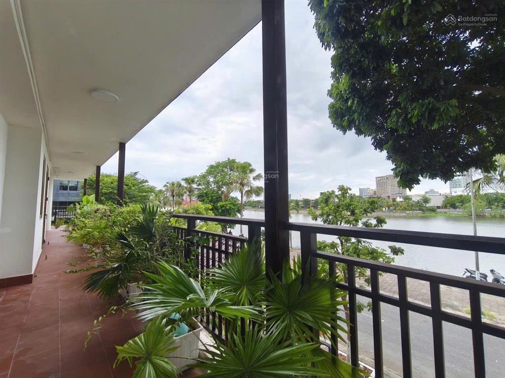 Cho thuê biệt thự 2 mặt tiền, view sông cực đẹp, trung tâm thành phố đà nẵng