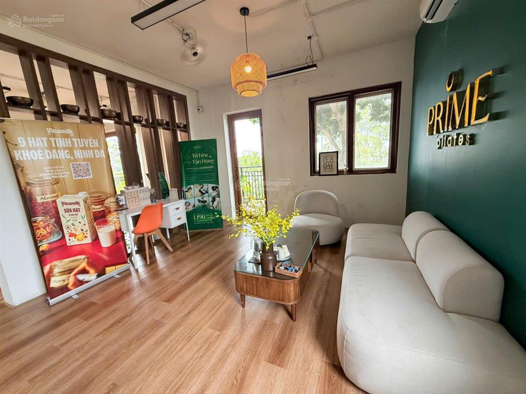 Cho thuê biệt thự 2 mặt tiền, view sông cực đẹp, trung tâm thành phố đà nẵng
