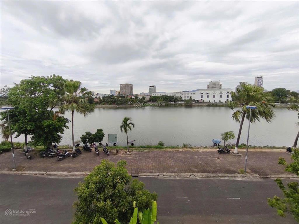 Cho thuê biệt thự 2 mặt tiền, view sông cực đẹp, trung tâm thành phố đà nẵng
