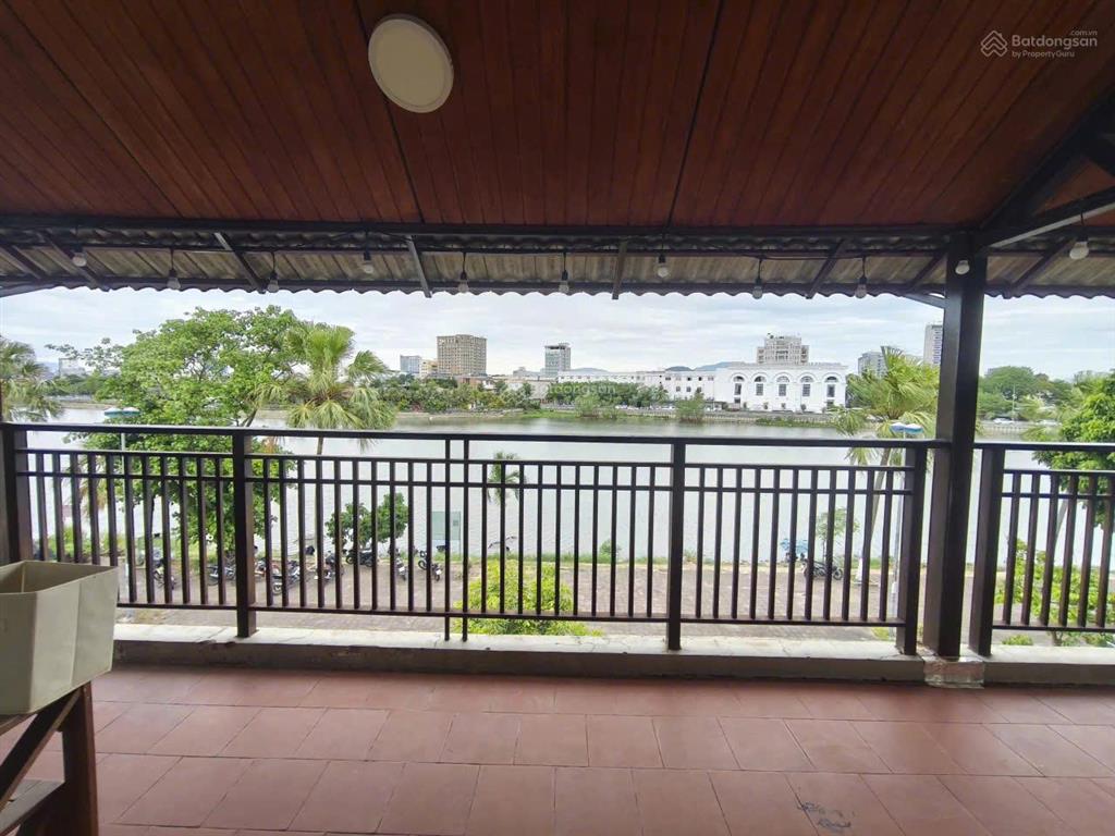 Cho thuê biệt thự 2 mặt tiền, view sông cực đẹp, trung tâm thành phố đà nẵng