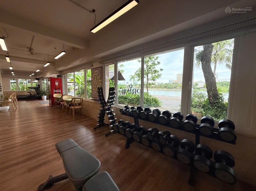 Cho thuê biệt thự 2 mặt tiền, view sông cực đẹp, trung tâm thành phố đà nẵng