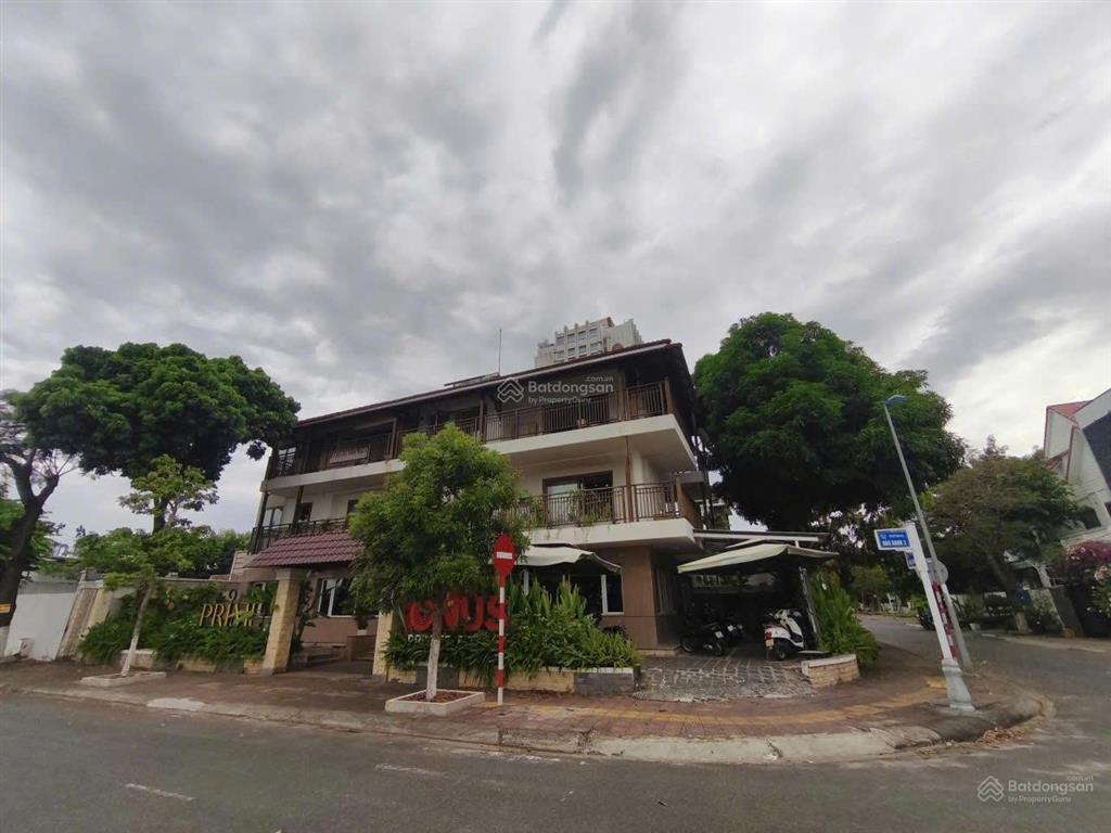 Cho thuê biệt thự 2 mặt tiền, view sông cực đẹp, trung tâm thành phố đà nẵng