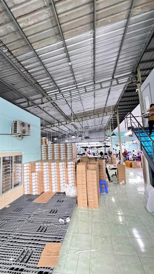 Cho thuê kho xưởng q12. hocmon đa dạng diện tích . dọc quốc lộ 1a với nhiều vị trí phù hợp .