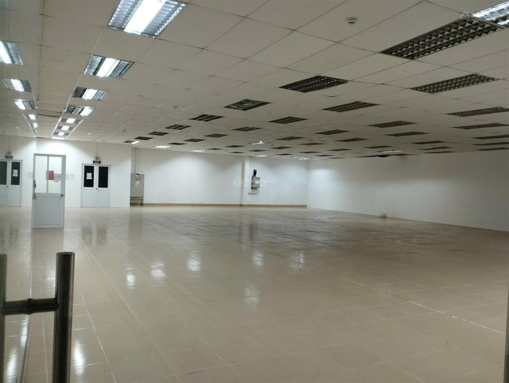 Cho thuê kho xưởng 1600m2 trong kcn tân bình, kho đẹp, tiện làm kho hàng hoặc sản xuất