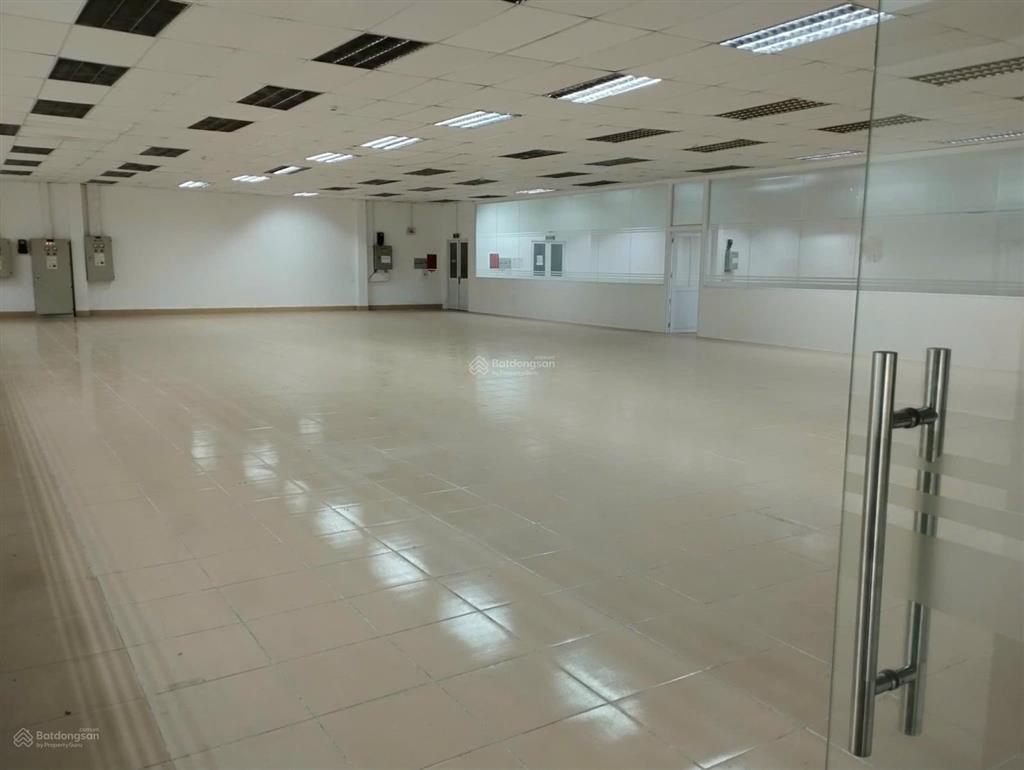 Cho thuê kho xưởng 1600m2 trong kcn tân bình, kho đẹp, tiện làm kho hàng hoặc sản xuất