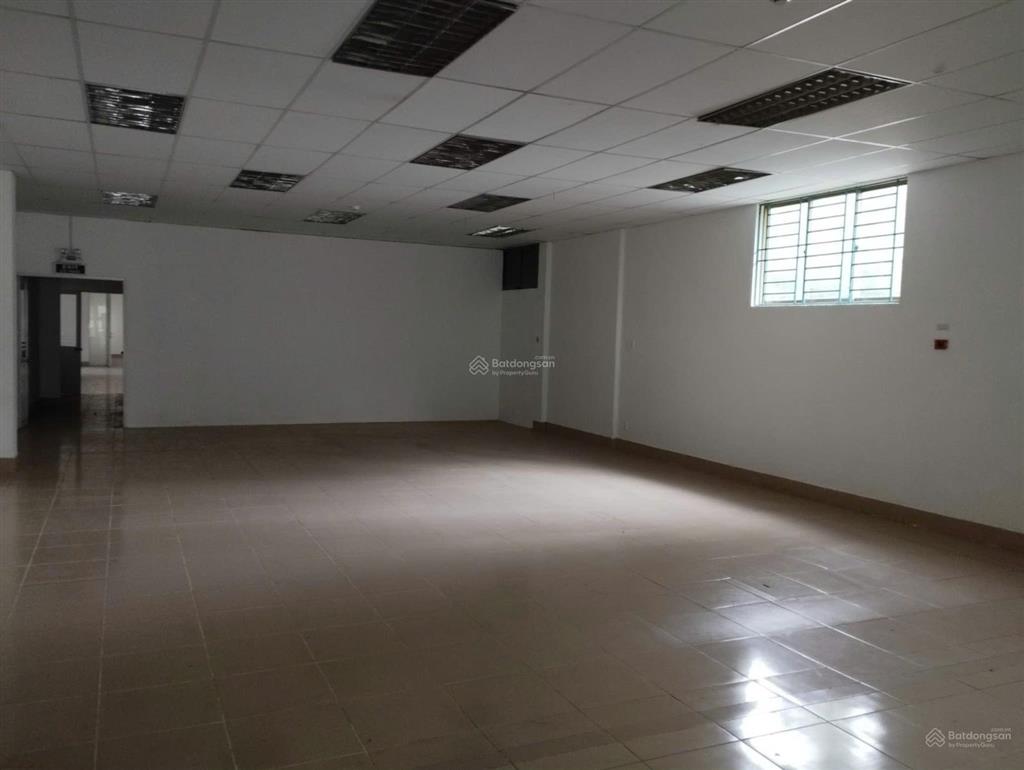 Cho thuê kho xưởng 1600m2 trong kcn tân bình, kho đẹp, tiện làm kho hàng hoặc sản xuất