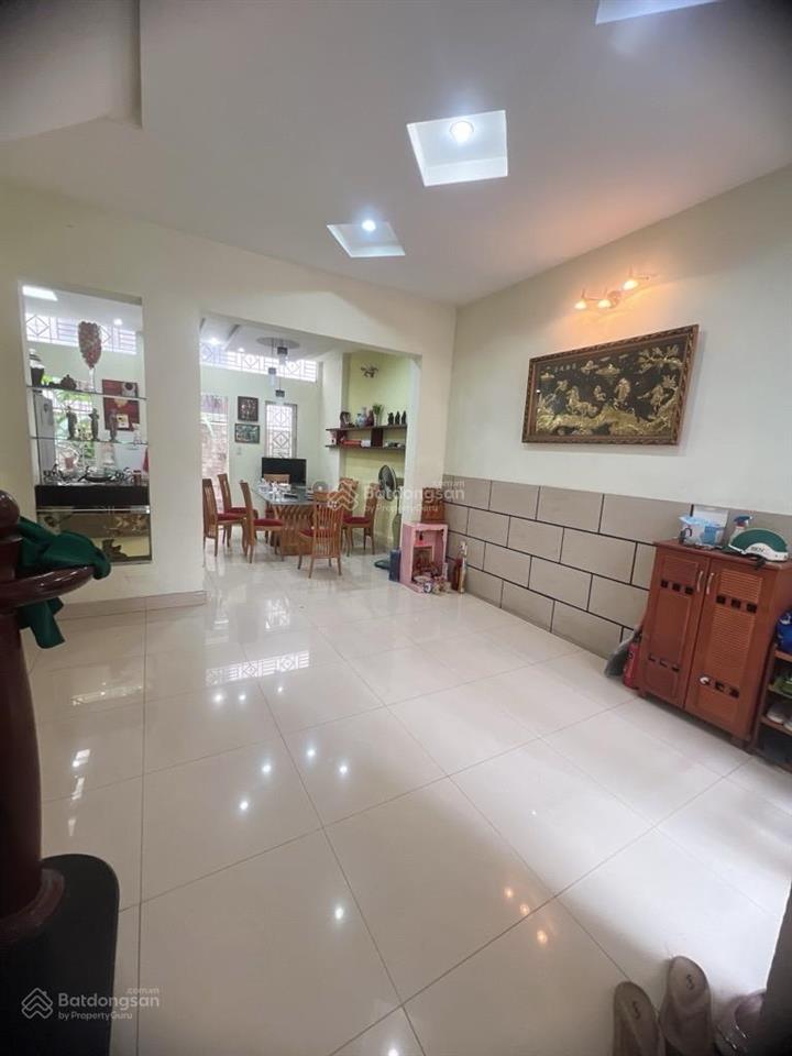 Bán nhà mặt tiền đường số 13, kdc phong phú 5