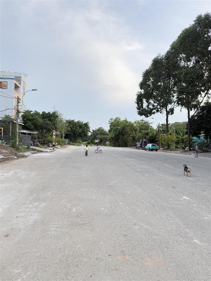 Bán nhà mặt tiền đường số 13, kdc phong phú 5