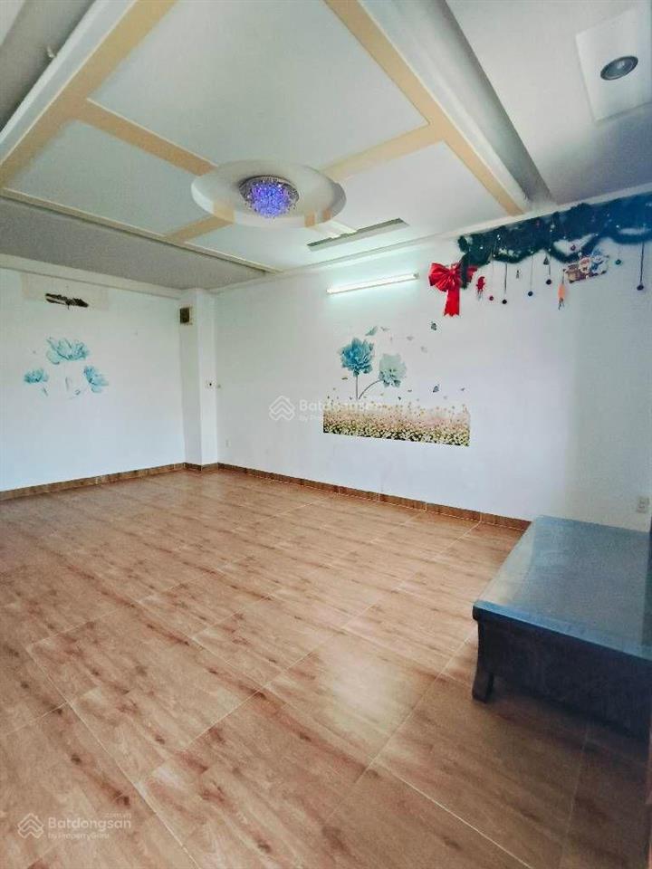 Nhà mặt tiền 4 tầng view công viên  ngay đại học kinh tế tphcm  5x20  8,4 tỷ