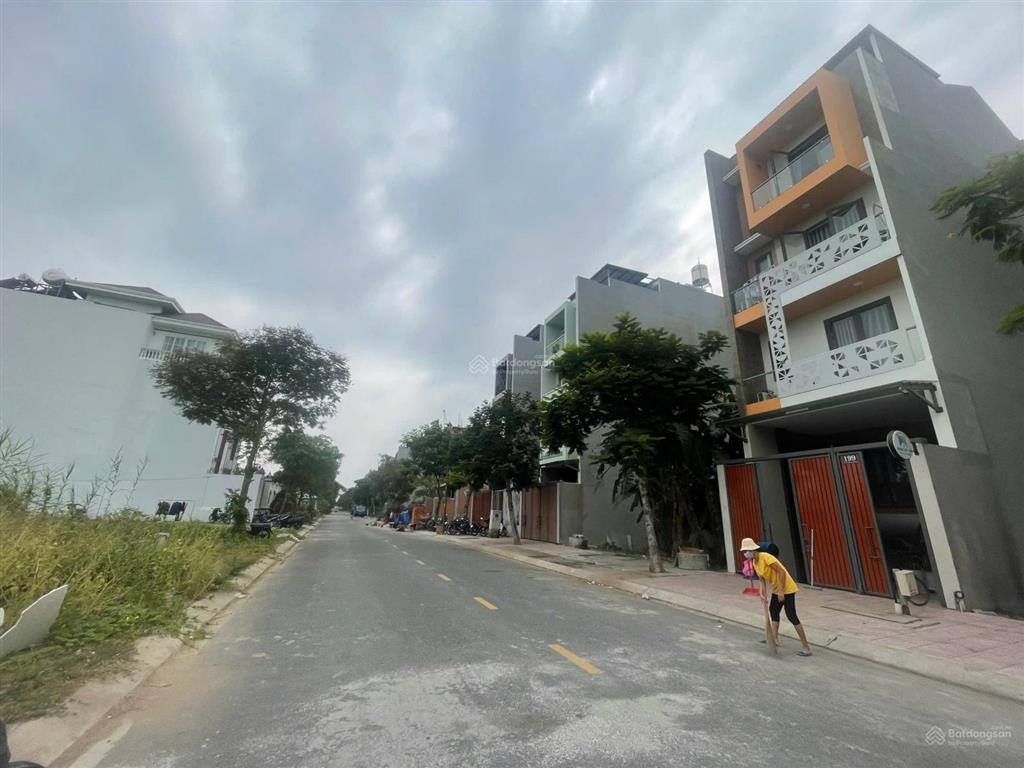 Bán nhà kdc phong phú 4 khai thác chdv có dòng tiền