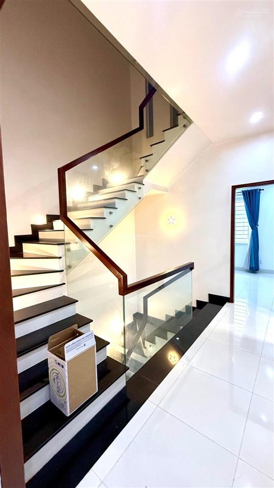 Kdc phong phú 4  80m2 giá 7,8 tỷ