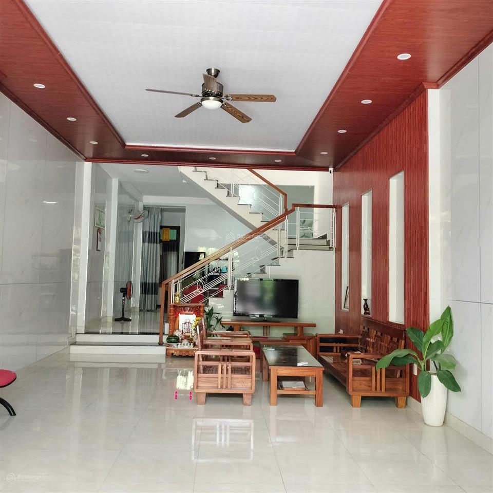 Bán nhanh 2 tầng ngay mặt tiền đường chu lai, cách chợ chỉ 300m, dt 110m2  giá tốt