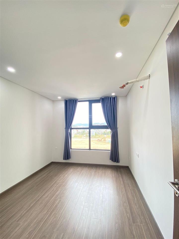 Cho thuê căn hộ 2 phòng ngủ, hướng đông, view công viên, biển tại chung cư fpt plaza 2