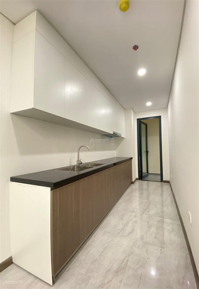 Cho thuê căn hộ 2 phòng ngủ, hướng đông, view công viên, biển tại chung cư fpt plaza 2