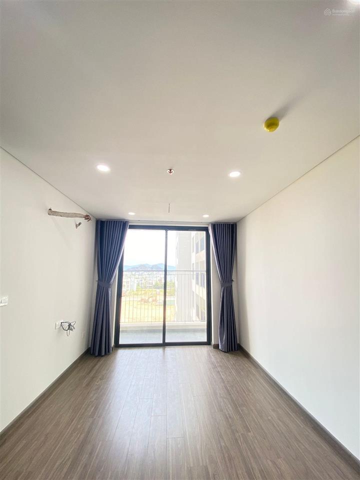 Cho thuê căn hộ 2 phòng ngủ, hướng đông, view công viên, biển tại chung cư fpt plaza 2